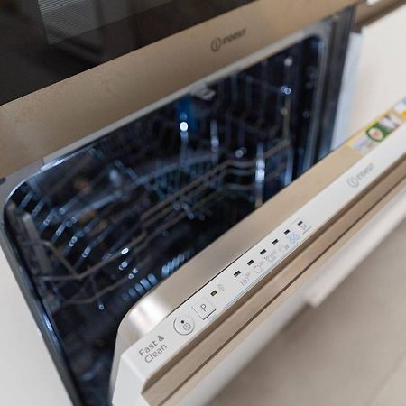 Lovely Modern Apartment モーディカ エクステリア 写真