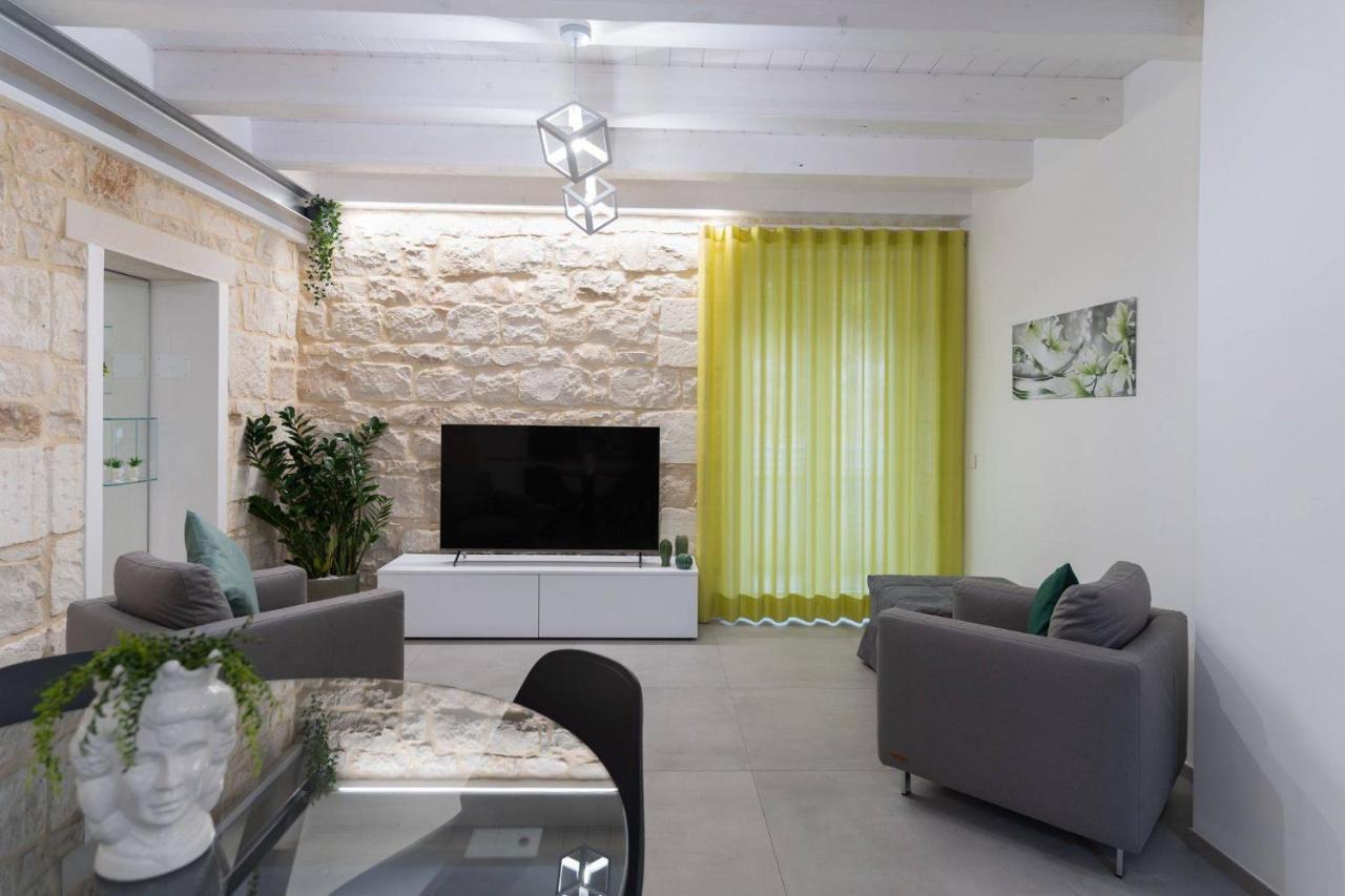 Lovely Modern Apartment モーディカ エクステリア 写真